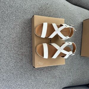 Lucky Brand Kids White Strappy Sandals